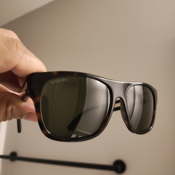 Gucci GG0341S Tortoiseshell Sunglasses With Beige Accent - Picture 4 of 17